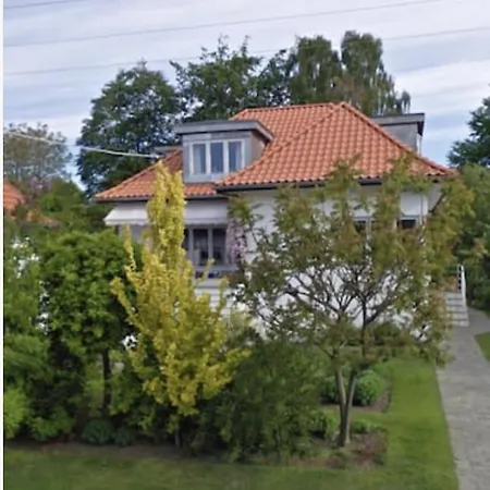 Vaerelse I Rolig Villakvarter, Beliggenhed * Odense